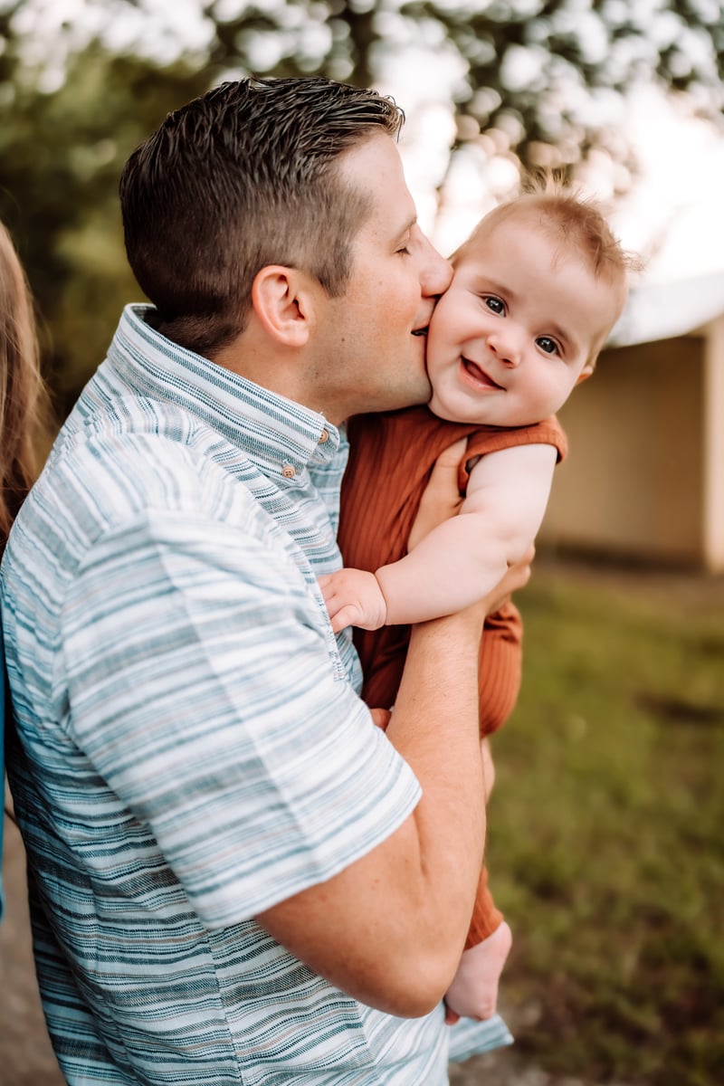 Outdoor Family Photoshoot Ideas & Tips • RUN WILD MY CHILD